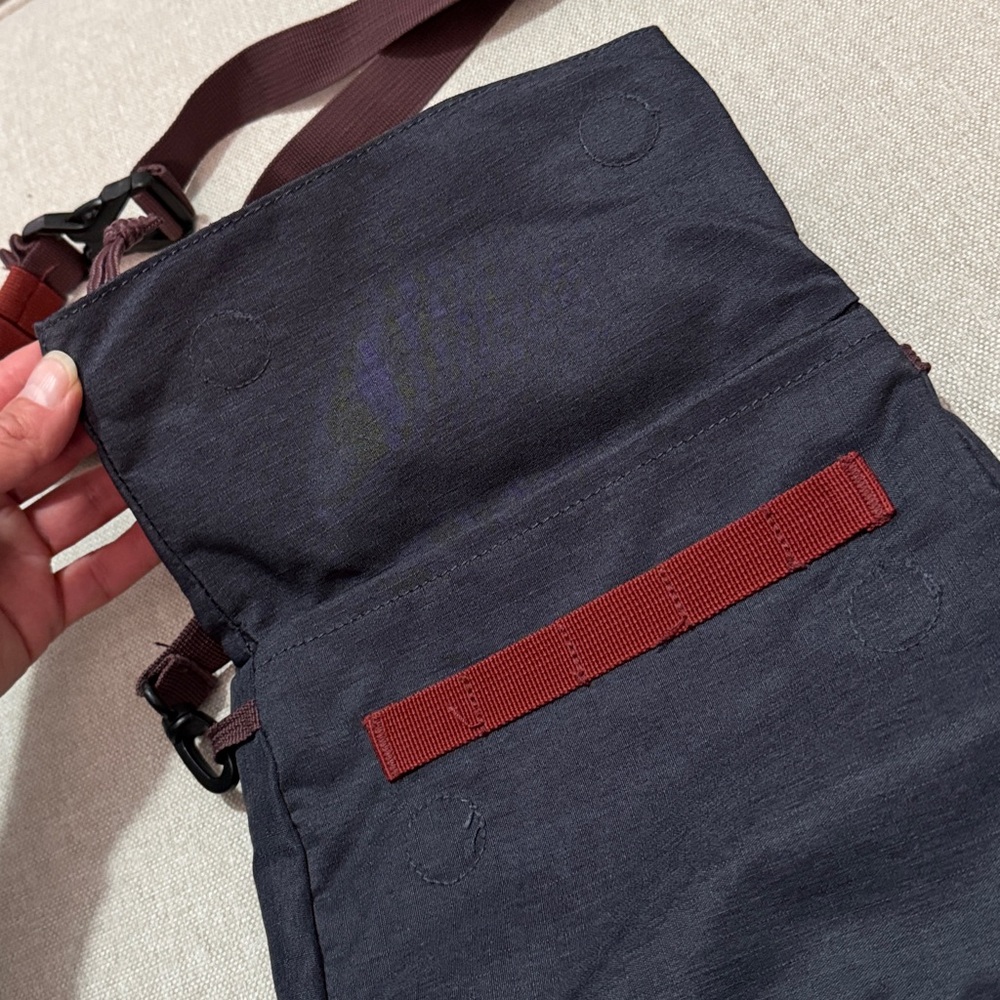 EUC Outdoor Products Brand Convertible Crossbody/Belt Bag-Navy/Purple-Nylon - Picture 9 of 16